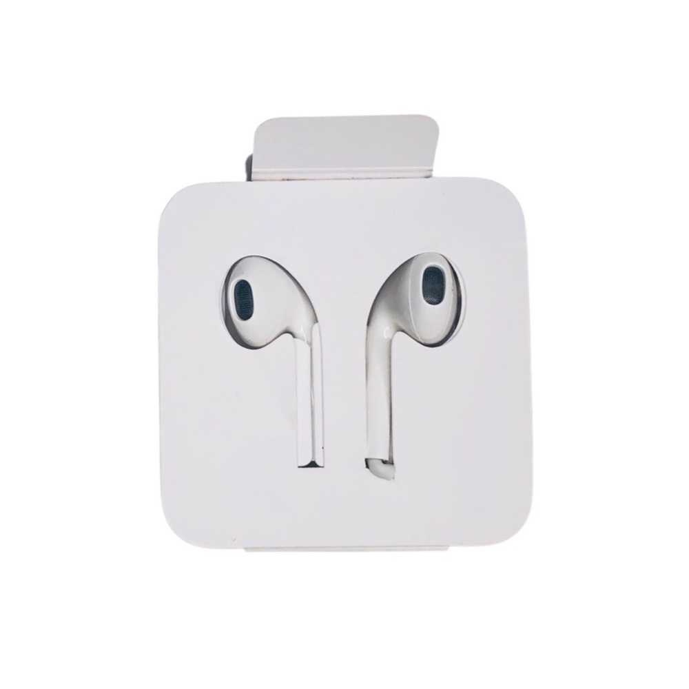 New. Apple White EarPods / Headphones with Wired Connection